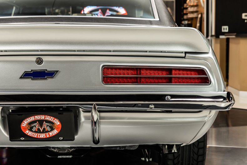 Chevrolet-Camaro-1969-Silver-Black-41