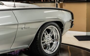 Chevrolet-Camaro-1969-Silver-Black-42