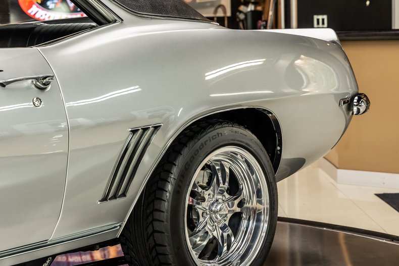 Chevrolet-Camaro-1969-Silver-Black-48