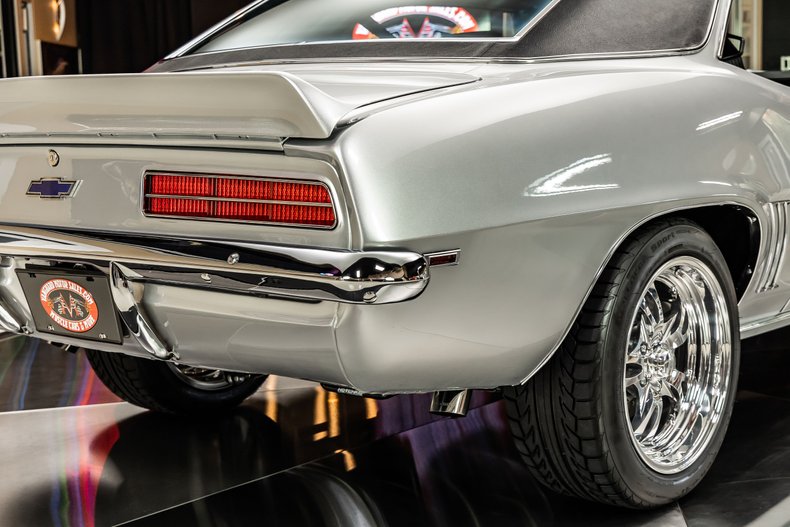 Chevrolet-Camaro-1969-Silver-Black-49