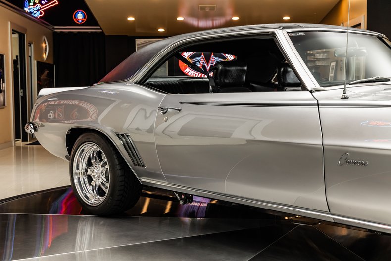 Chevrolet-Camaro-1969-Silver-Black-5
