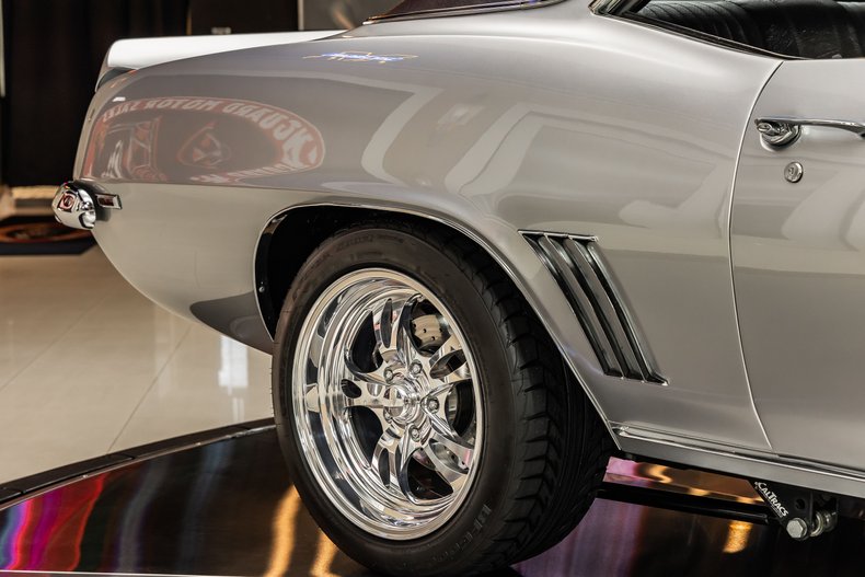 Chevrolet-Camaro-1969-Silver-Black-6