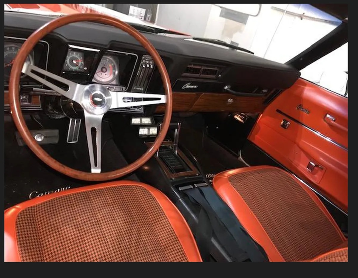 Chevrolet-Camaro-1969-White-Orange-10