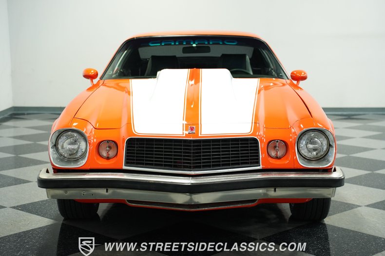 Chevrolet-Camaro-1974-Hugger-Orange-Black-2