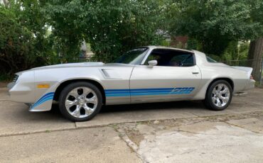 Chevrolet-Camaro-1981-Coupe-1