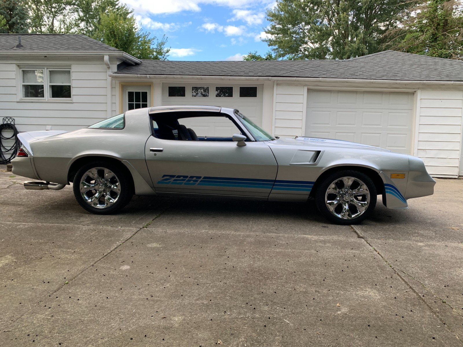 Chevrolet-Camaro-1981-Coupe-2