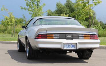 Chevrolet-Camaro-1981-Silver-Black-1