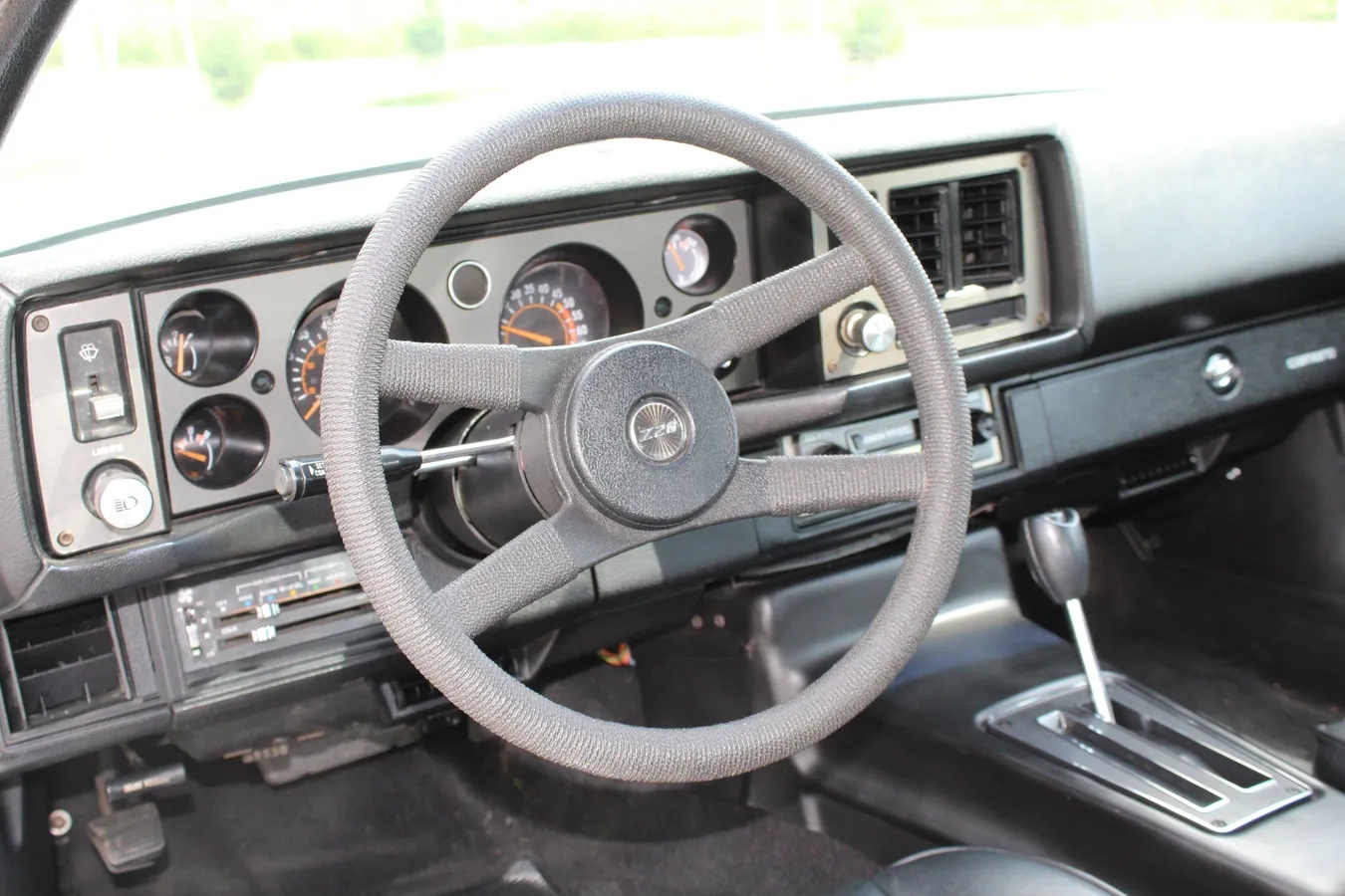 Chevrolet-Camaro-1981-Silver-Black-14