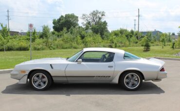 Chevrolet-Camaro-1981-Silver-Black-18