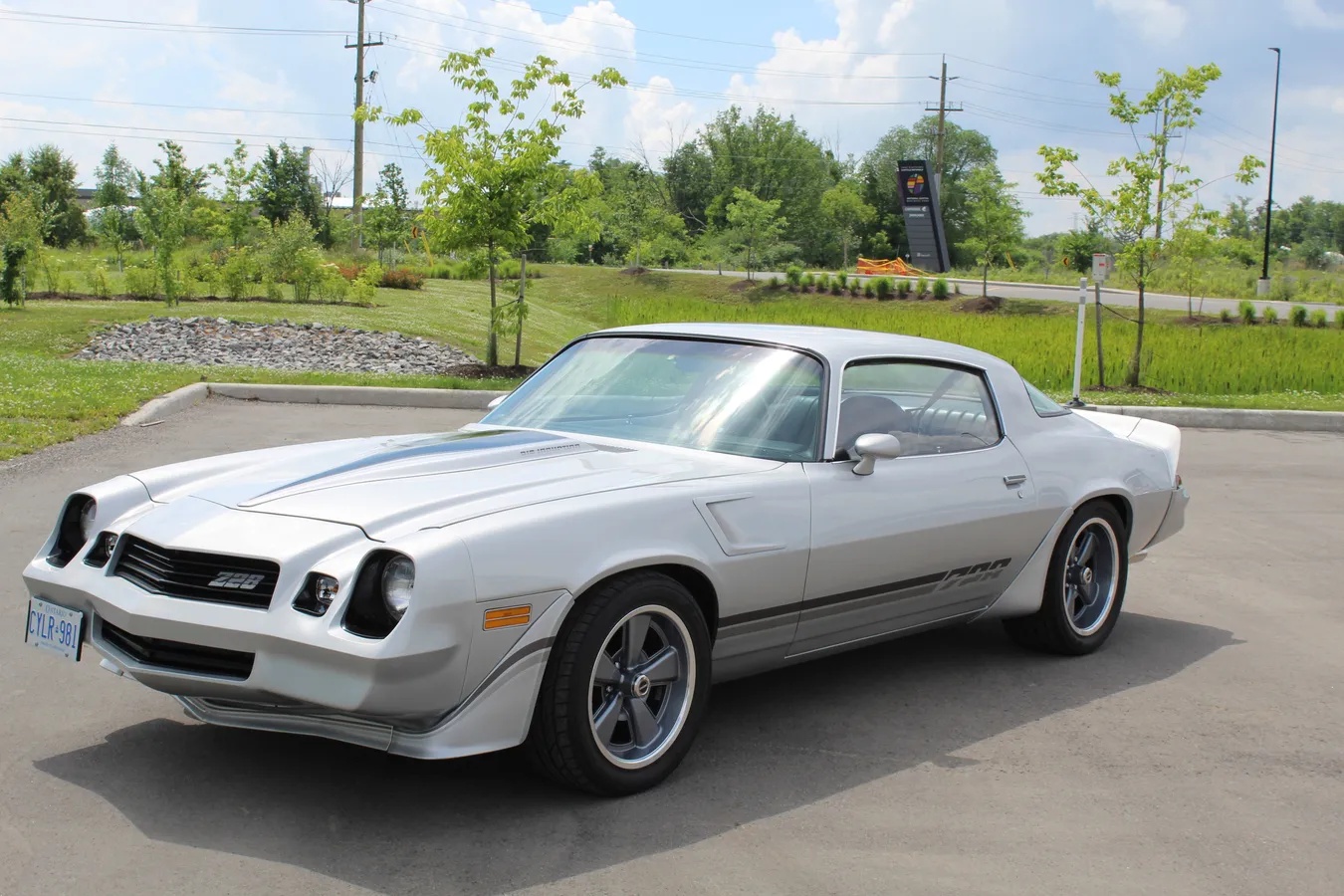 Chevrolet-Camaro-1981-Silver-Black-2