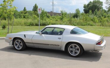 Chevrolet-Camaro-1981-Silver-Black-3