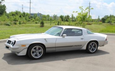 Chevrolet-Camaro-1981-Silver-Black