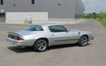 Chevrolet-Camaro-1981-Silver-Black-7