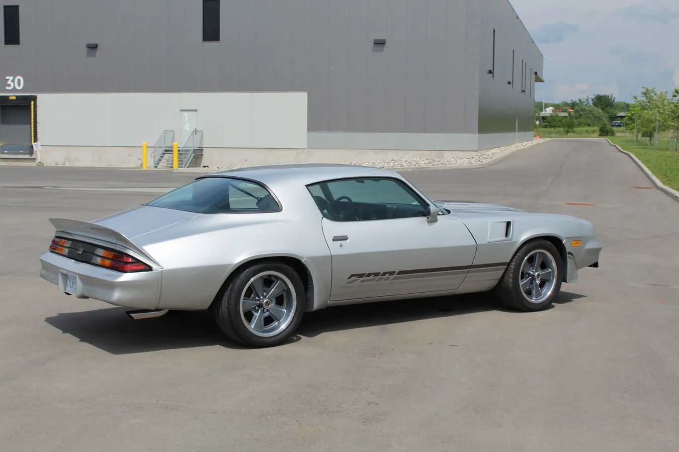 Chevrolet-Camaro-1981-Silver-Black-7