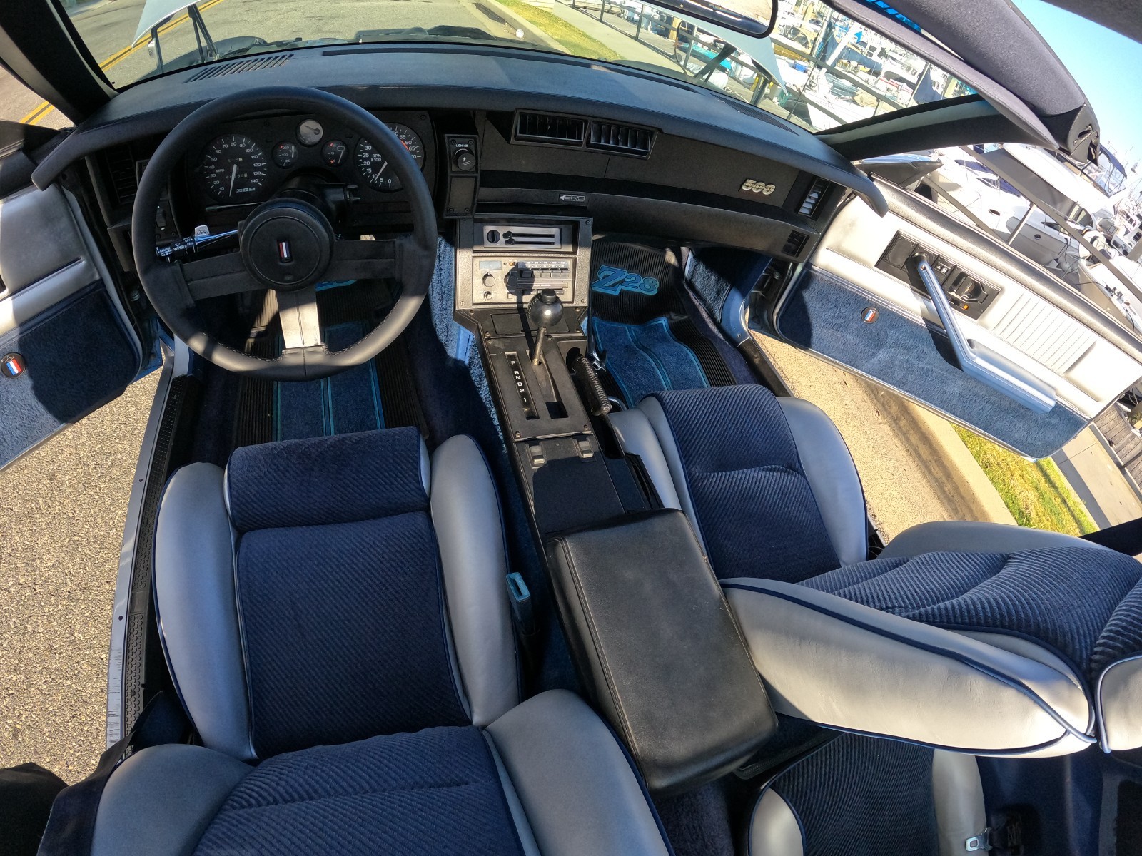 Chevrolet-Camaro-1982-Coupe-18