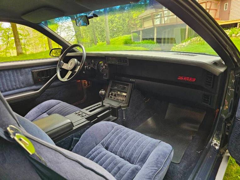Chevrolet-Camaro-1982-blue-blue-10