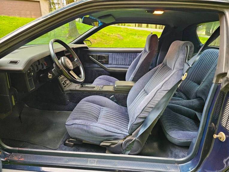 Chevrolet-Camaro-1982-blue-blue-15