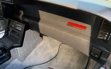 Chevrolet-Camaro-1986-Coupe-10