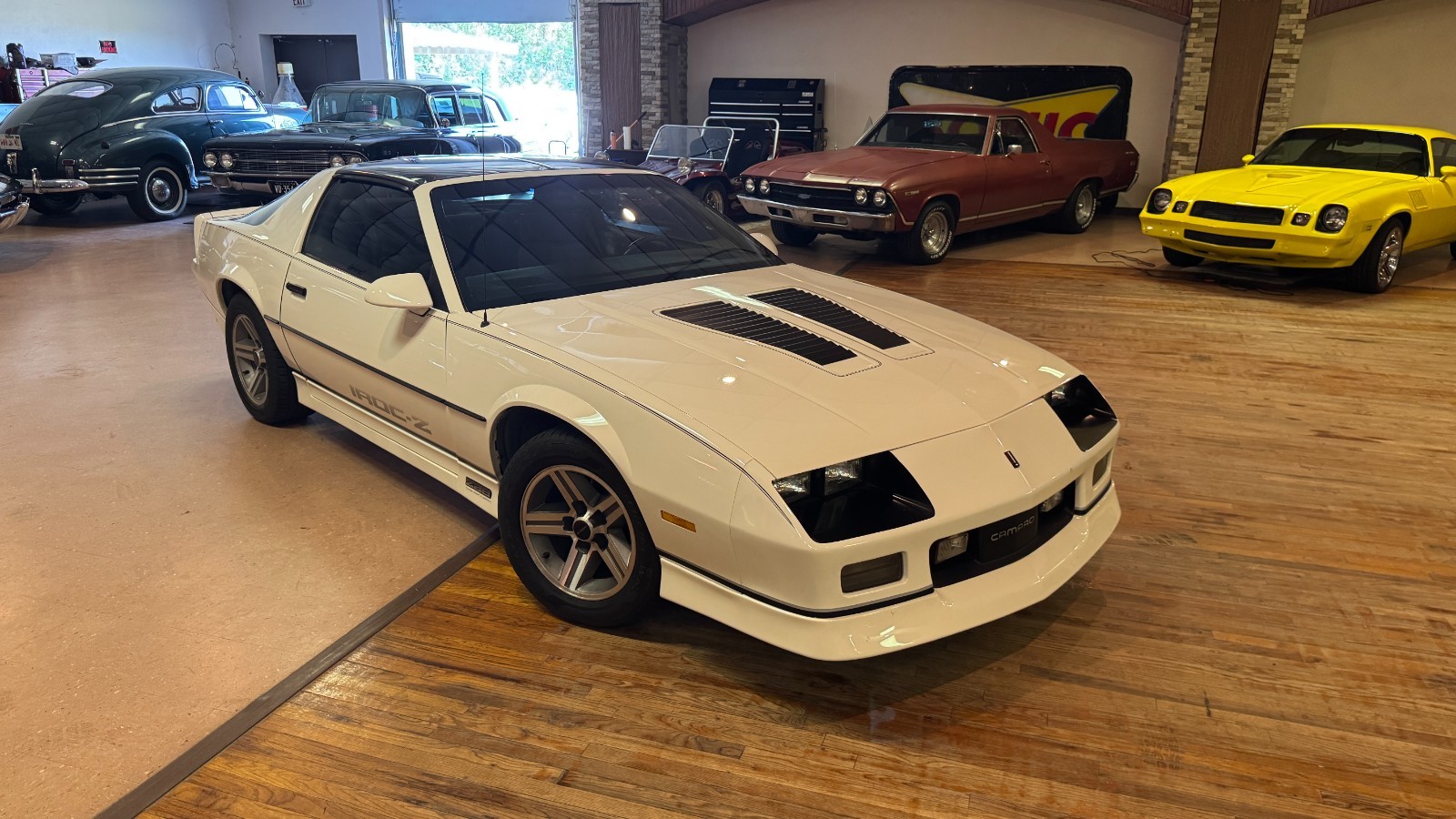 Chevrolet-Camaro-1986-Coupe-10