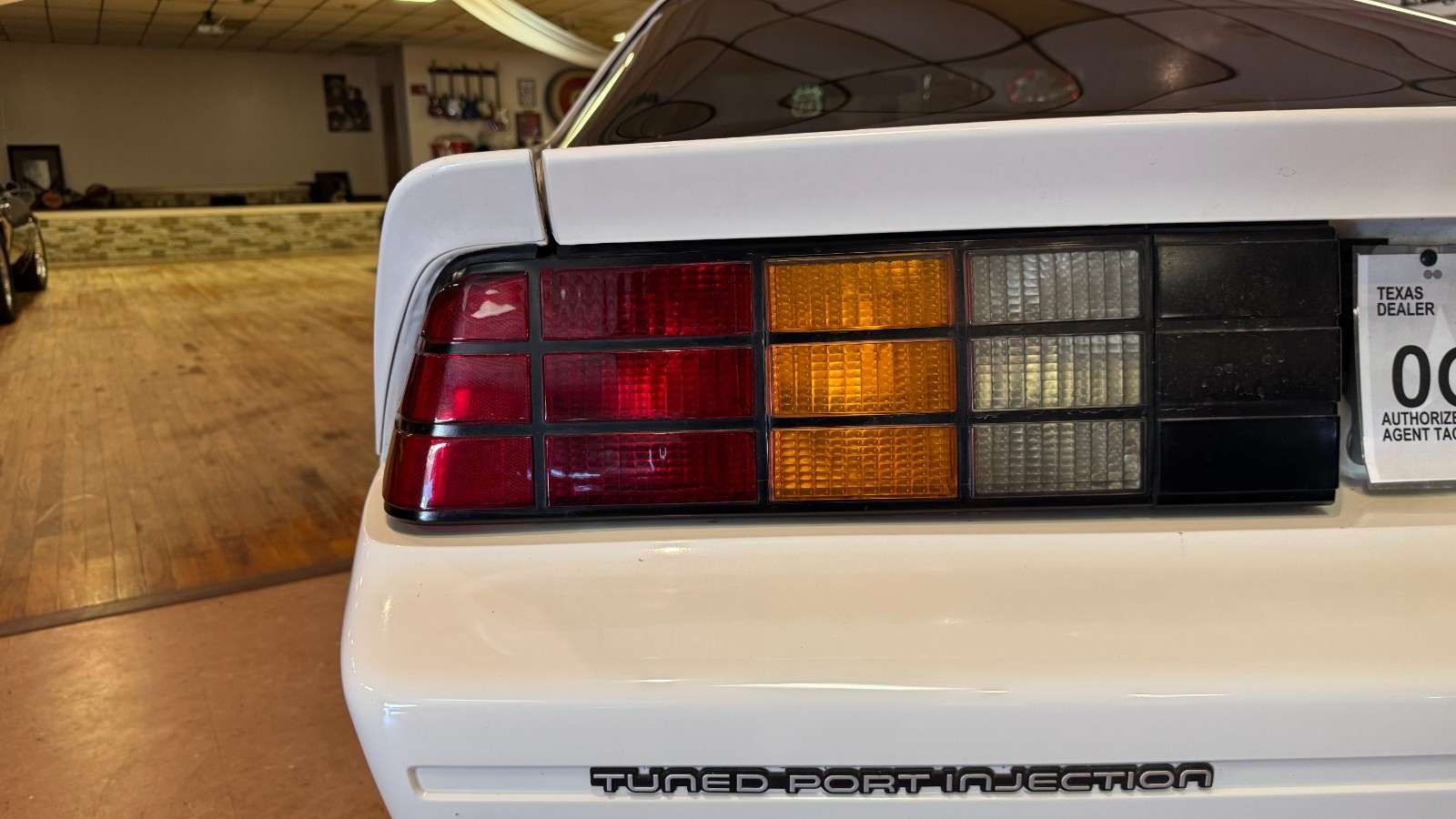 Chevrolet-Camaro-1986-Coupe-13