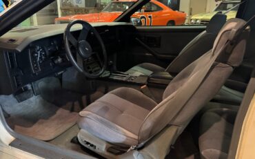 Chevrolet-Camaro-1986-Coupe-18