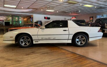 Chevrolet-Camaro-1986-Coupe-2