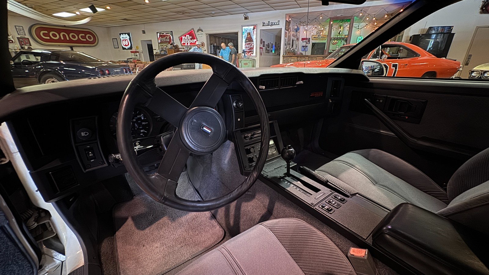 Chevrolet-Camaro-1986-Coupe-20