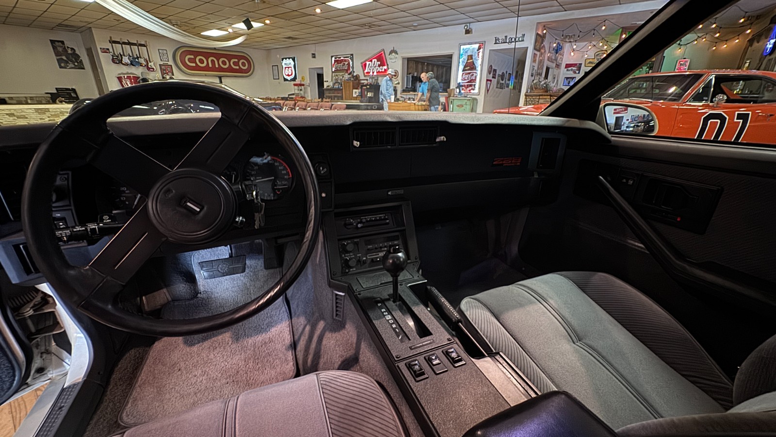 Chevrolet-Camaro-1986-Coupe-21