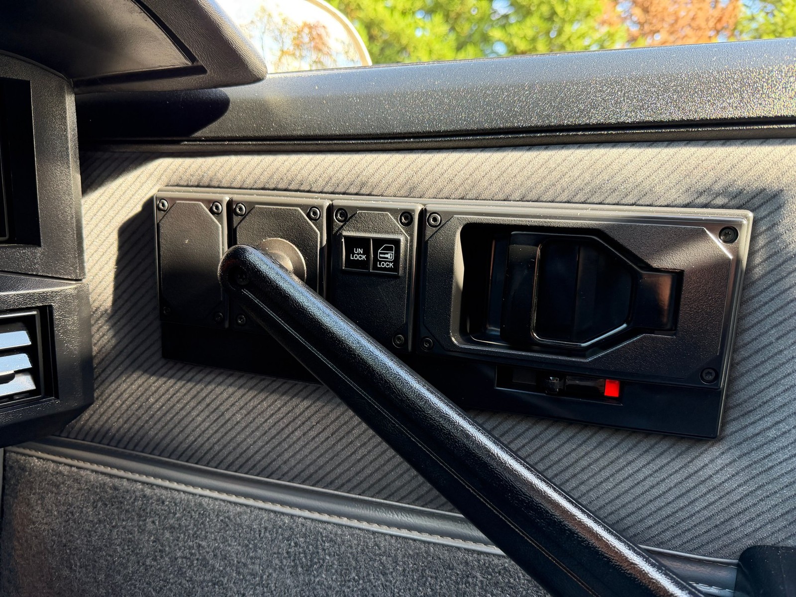 Chevrolet-Camaro-1986-Coupe-25