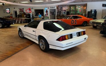 Chevrolet-Camaro-1986-Coupe-4