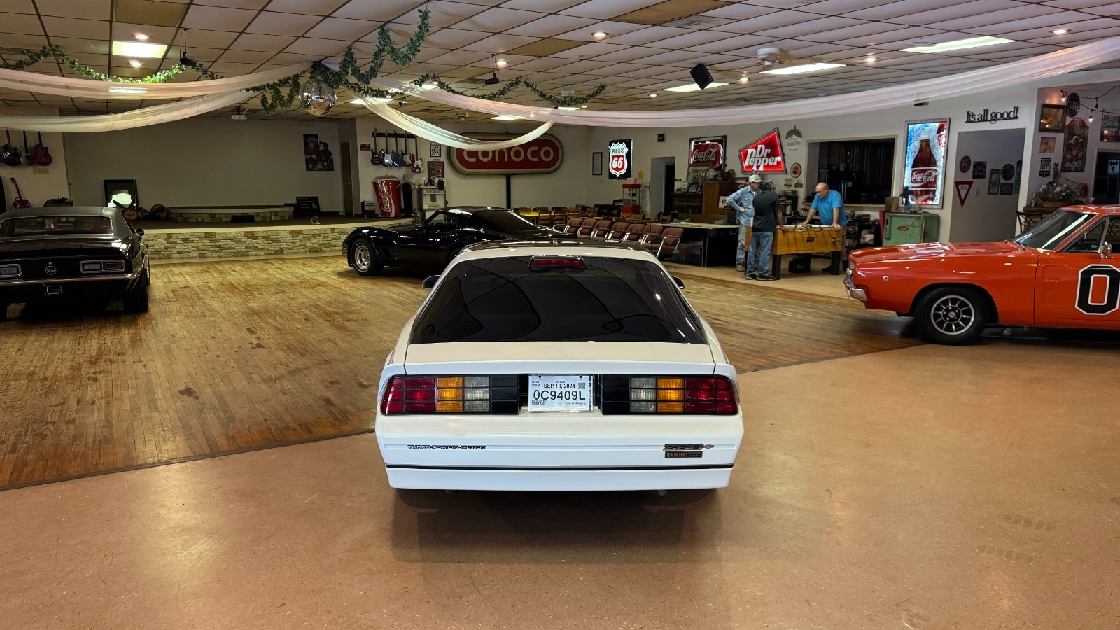 Chevrolet-Camaro-1986-Coupe-6