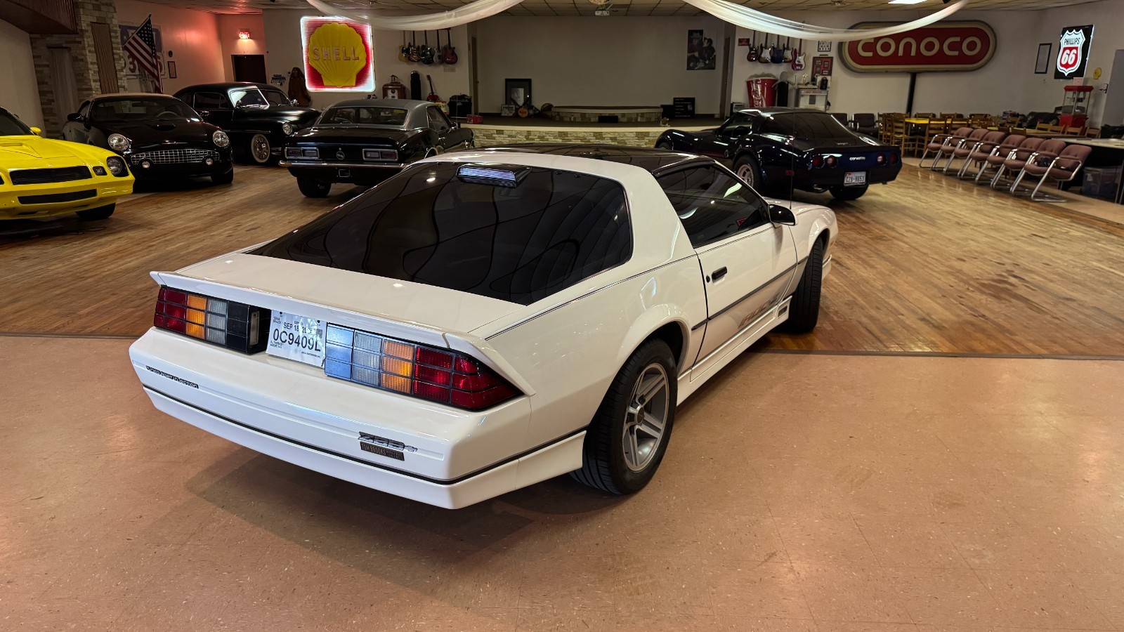 Chevrolet-Camaro-1986-Coupe-7