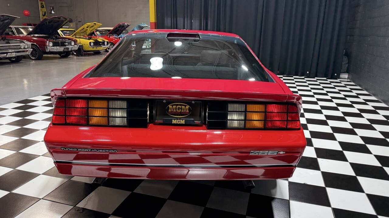 Chevrolet-Camaro-1986-Hatchback-15