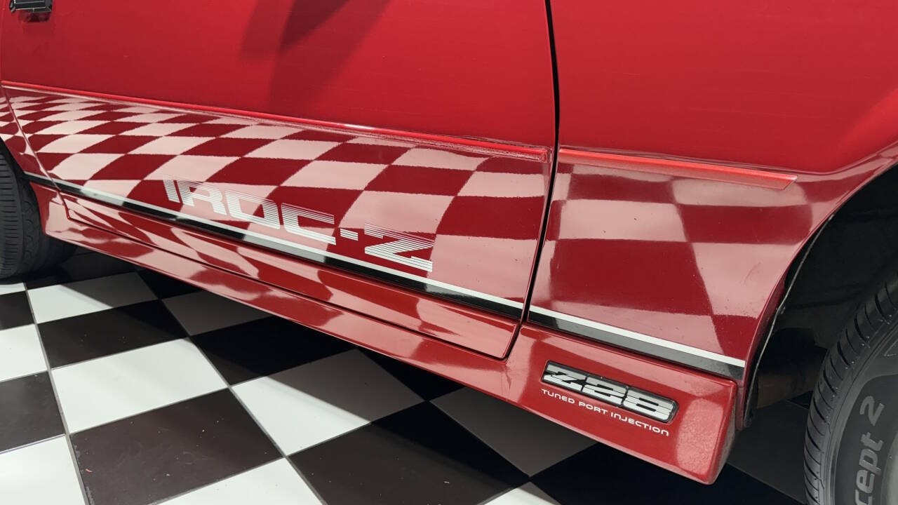 Chevrolet-Camaro-1986-Hatchback-22