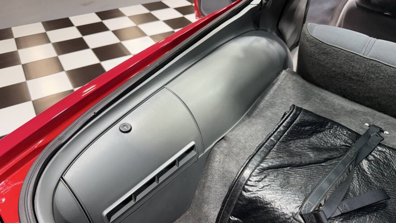 Chevrolet-Camaro-1986-Hatchback-28
