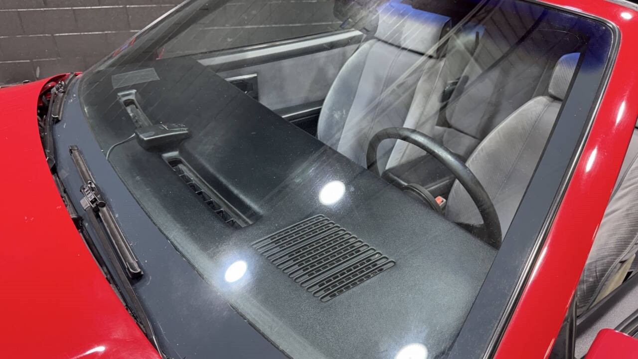 Chevrolet-Camaro-1986-Hatchback-35