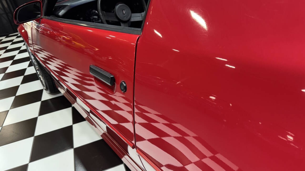 Chevrolet-Camaro-1986-Hatchback-36