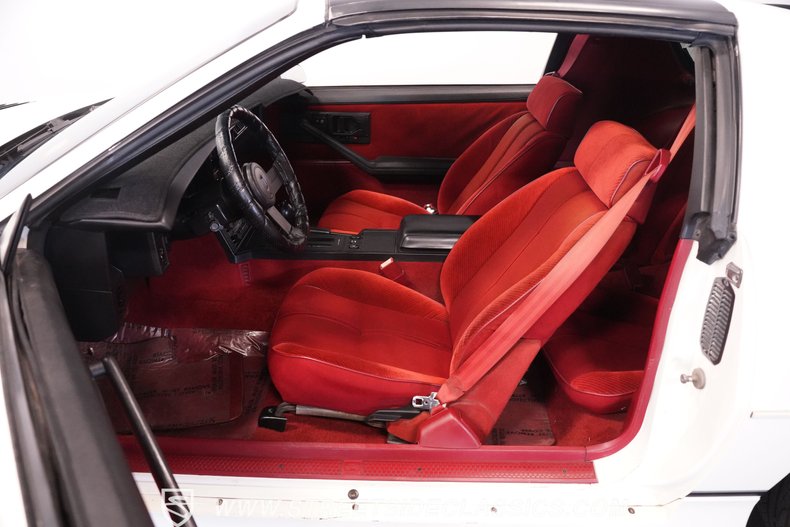 Chevrolet-Camaro-1986-White-Red-1