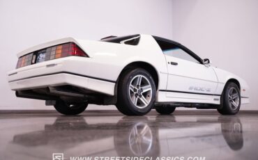 Chevrolet-Camaro-1986-White-Red-11