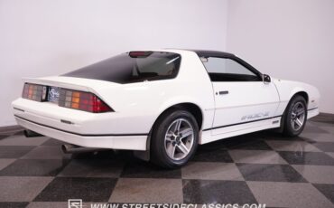 Chevrolet-Camaro-1986-White-Red-12
