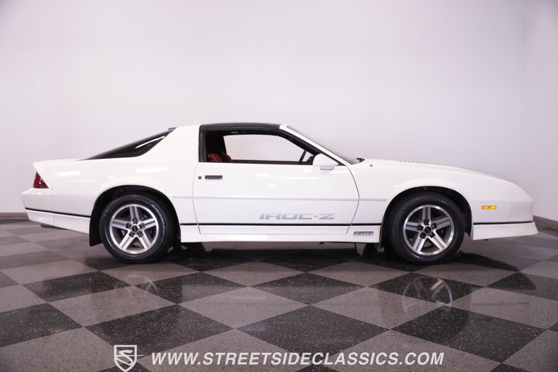 Chevrolet-Camaro-1986-White-Red-15