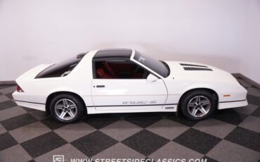 Chevrolet-Camaro-1986-White-Red-16