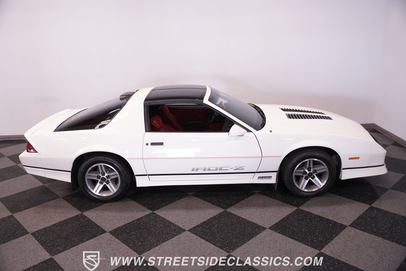 Chevrolet-Camaro-1986-White-Red-16