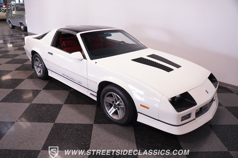 Chevrolet-Camaro-1986-White-Red-18