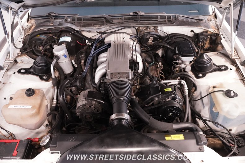 Chevrolet-Camaro-1986-White-Red-2