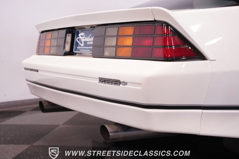 Chevrolet-Camaro-1986-White-Red-27