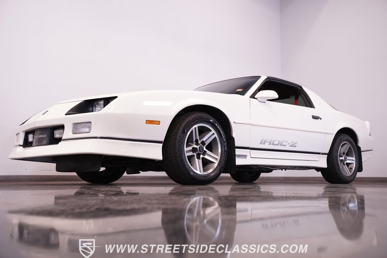 Chevrolet-Camaro-1986-White-Red-3