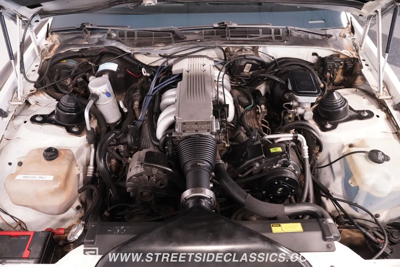 Chevrolet-Camaro-1986-White-Red-32