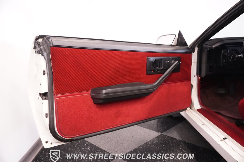 Chevrolet-Camaro-1986-White-Red-35