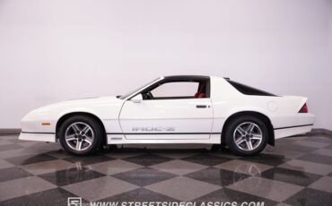 Chevrolet-Camaro-1986-White-Red